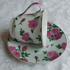 Birdfeeder Teacup and Saucer Floral  Pink and White Rose Small Bag Birdseed
